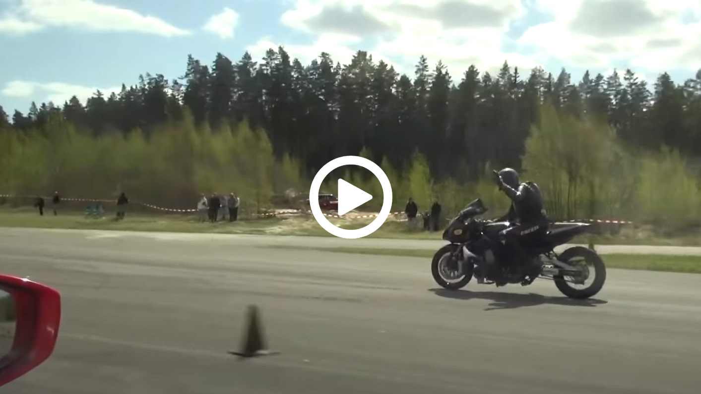 VIDEO: Hayabusa ρίχνει ταχυδρομικό κώδικα σε Ferrari 458